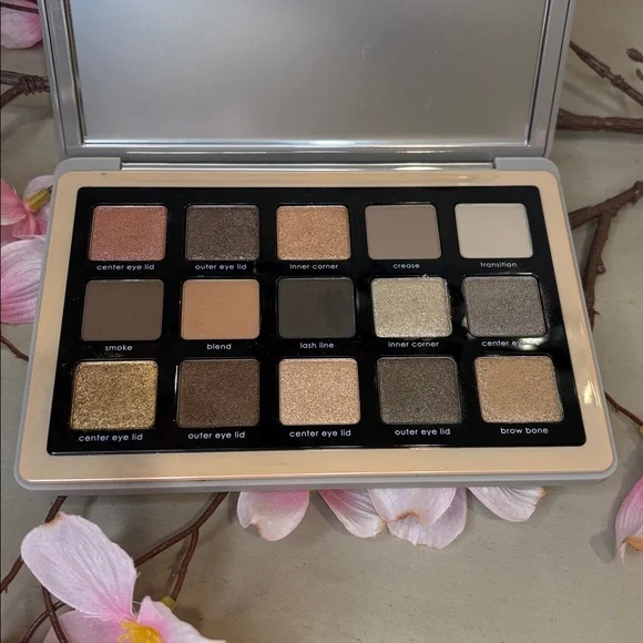Natasha Denona Glam 15 Eyeshadow Palette Made in Italy - Picture 6 of 7